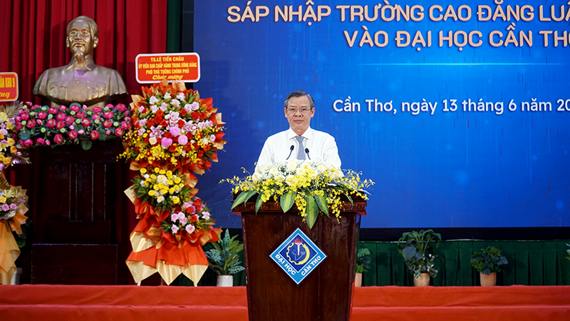 Phó Thủ tướng Chính phủ Lê Tiến Châu dự lễ công bố quyết định sáp nhập Trường Cao đẳng Luật miền Nam vào Đại học Cần thơ