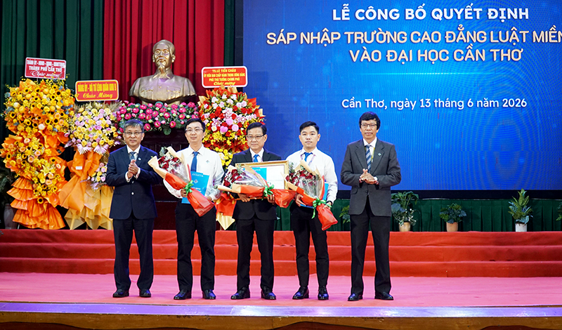 Phó Thủ tướng Chính phủ Lê Tiến Châu dự lễ công bố quyết định sáp nhập Trường Cao đẳng Luật miền Nam vào Đại học Cần thơ