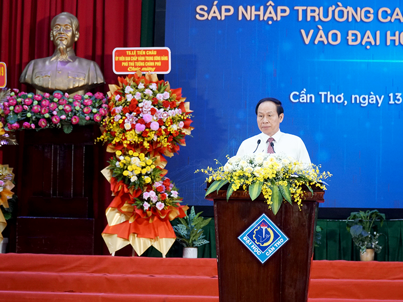 Phó Thủ tướng Chính phủ Lê Tiến Châu dự lễ công bố quyết định sáp nhập Trường Cao đẳng Luật miền Nam vào Đại học Cần thơ