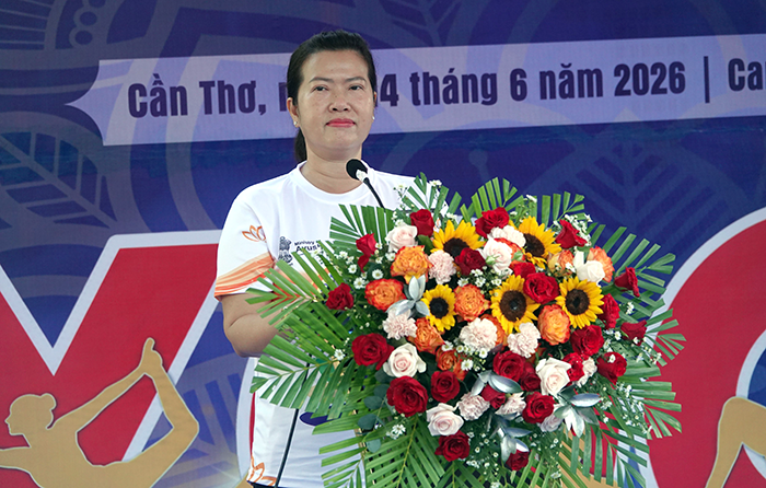 Hơn 1.000 người tham gia chương trình Ngày Quốc tế Yoga tại TP Cần Thơ