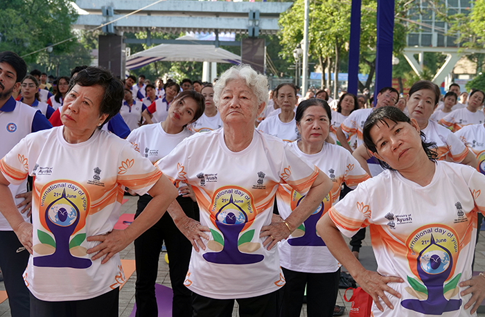 Hơn 1.000 người tham gia chương trình Ngày Quốc tế Yoga tại TP Cần Thơ