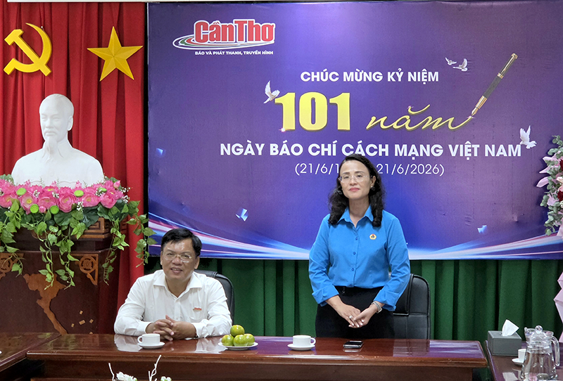 Liên đoàn Lao động thành phố thăm, chúc mừng Báo và Phát thanh, Truyền hình Cần Thơ nhân kỷ niệm Ngày Báo chí cách mạng Việt Nam