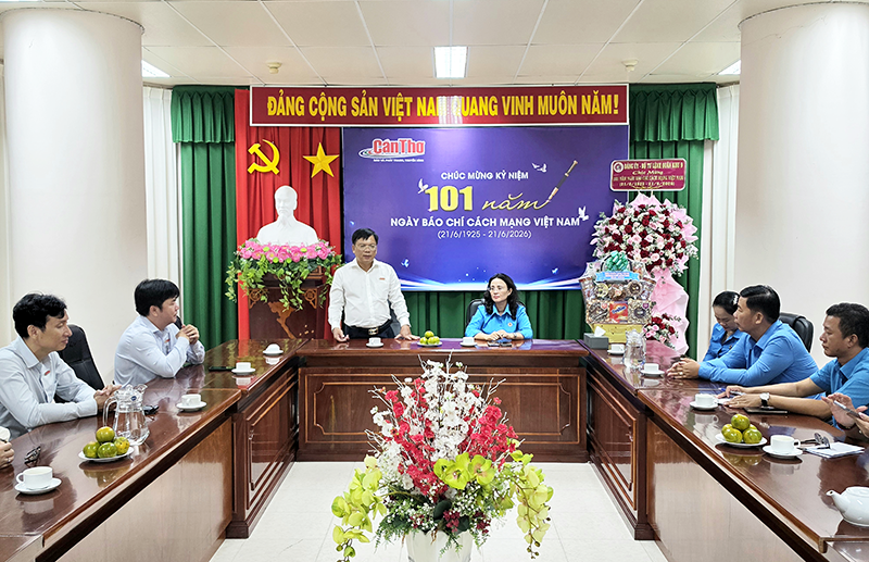 Liên đoàn Lao động thành phố thăm, chúc mừng Báo và Phát thanh, Truyền hình Cần Thơ nhân kỷ niệm Ngày Báo chí cách mạng Việt Nam