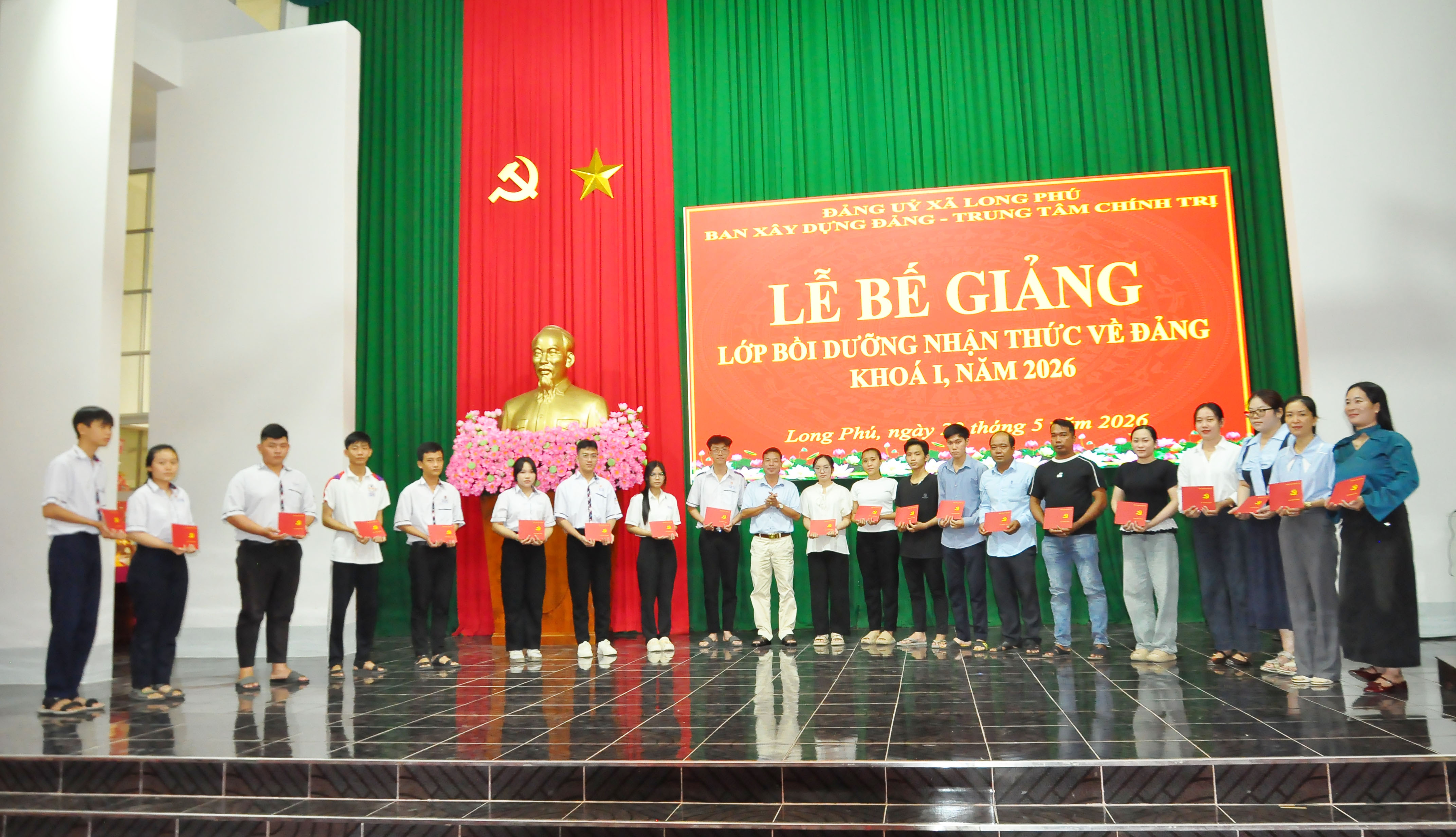 ឡុងភូ ការពារមូលដ្ឋានគ្រឹះឧត្តមគតិរបស់បក្សចាប់ពីមូលដ្ឋាន