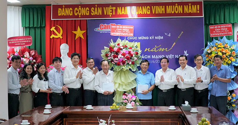 Lãnh đạo Thành ủy chúc mừng Ngày Báo chí cách mạng Việt Nam