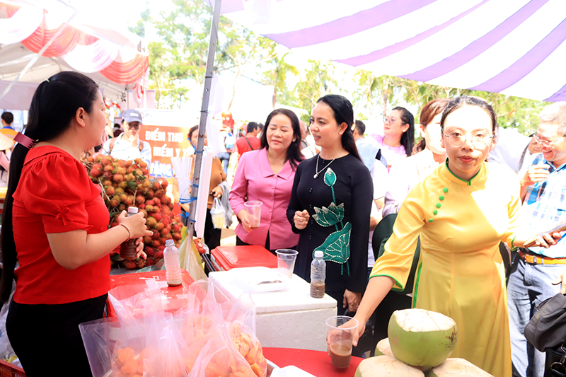 Về cồn Mỹ Phước vui hội sông nước miệt vườn
