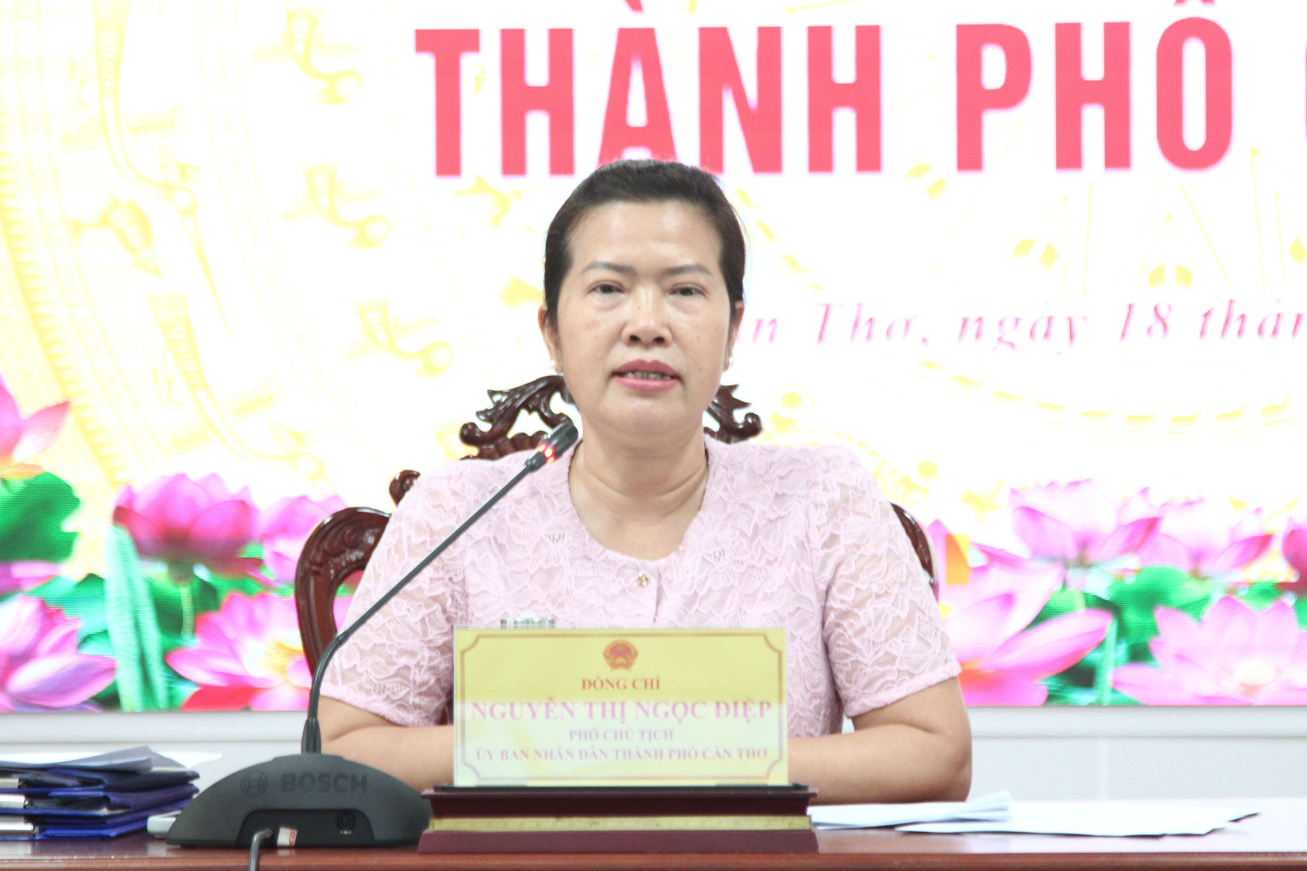 ផ្តល់មតិយោបល់លើកម្មវិធីសិល្បៈ អំណរទិវាបុណ្យជាតិ ២ កញ្ញា និងបើកពិធីមហោស្រពកីឡាទីក្រុងកឹងធើ