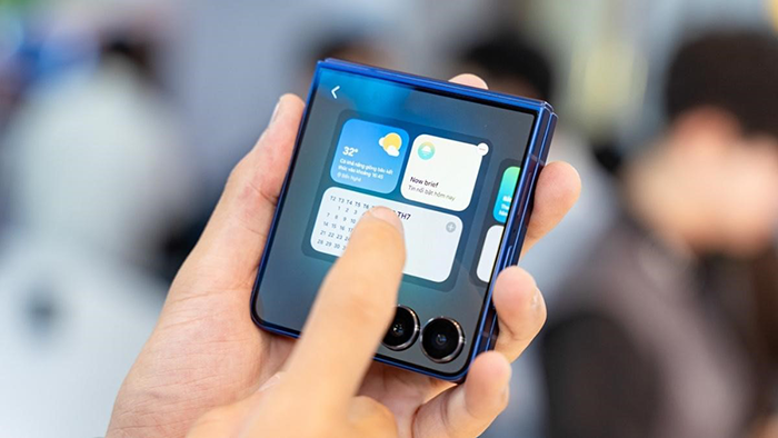 Samsung Galaxy Z Flip7: Top 5 lý do Z Flip 7 là "chân ái" cho mùa du lịch hè 2026