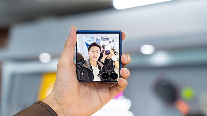 Samsung Galaxy Z Flip7: Top 5 lý do Z Flip 7 là "chân ái" cho mùa du lịch hè 2026