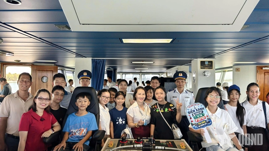 Thắp sáng tình yêu biển, đảo