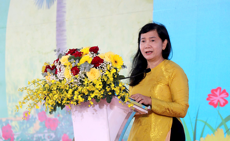 bà Đào Thị Thanh Thúy, Phó Giám đốc Sở Văn hóa, Thể thao và Du lịch TP Cần Thơ ôn lại kỷ niệm 25 năm Ngày Gia đình Việt Nam