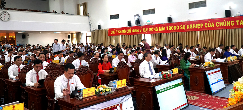 ចាប់យកឱកាស សក្តានុពលនិងប្រៀបខ្លាំង ខិតខំអនុវត្តសម្រេចនិងលើសបរិមាណភាគ សេដ្ឋកិច្ច-សង្គមដែលបានដាក់ចេញ