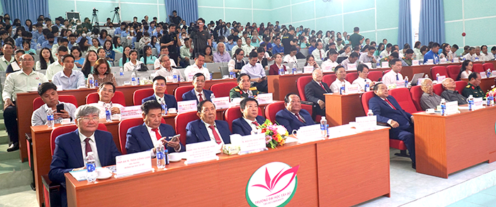 Trường Đại học Tây Đô đón nhận Huân chương Lao động hạng Nhì