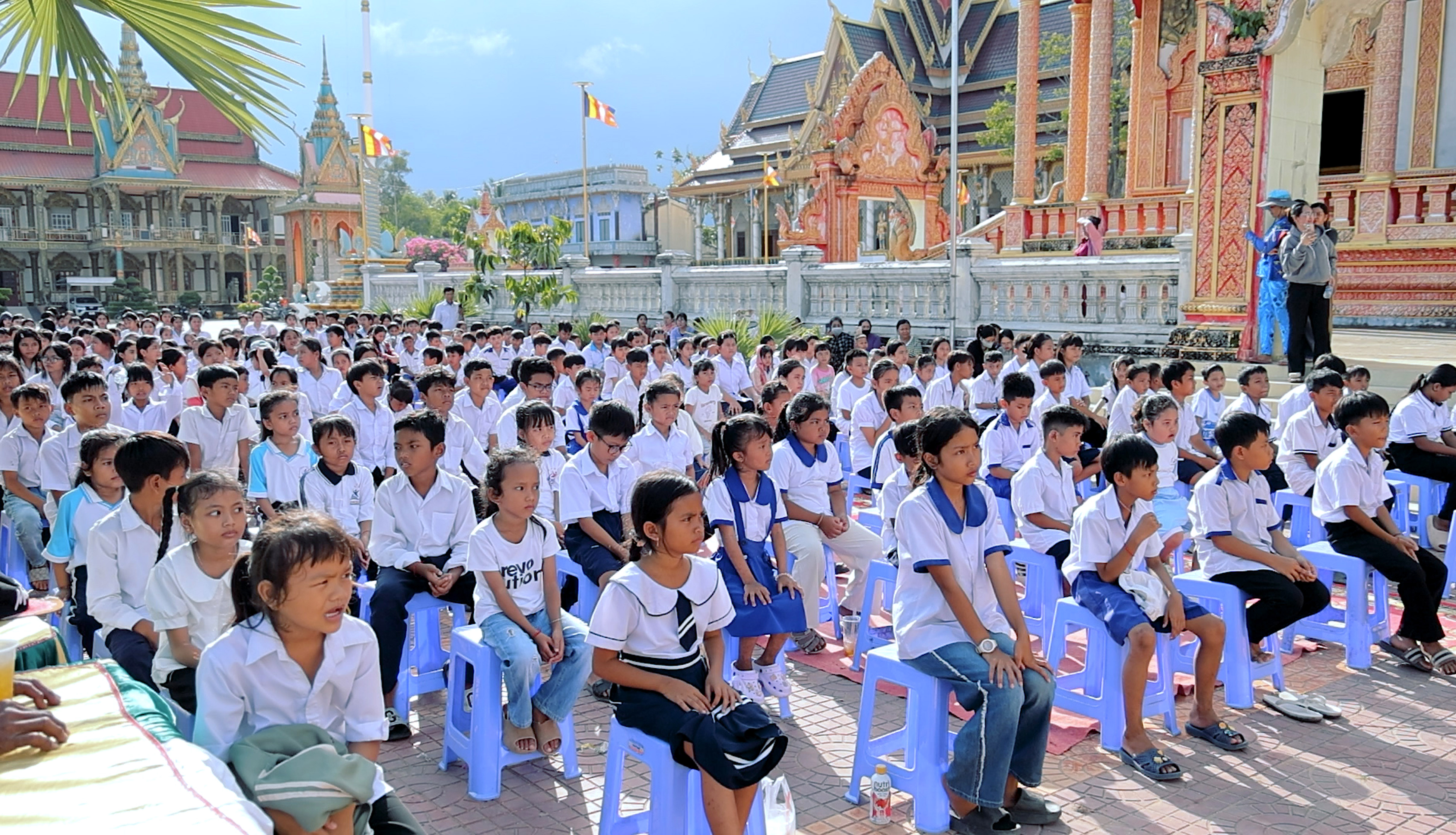 "បណ្តុះពន្លក" អក្សរខ្មែរ