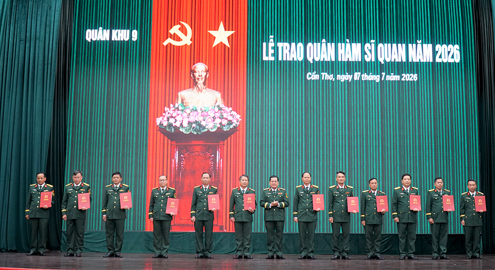 Đảng ủy, Bộ Tư lệnh Quân khu 9 tổ chức Lễ trao quân hàm sĩ quan năm 2026