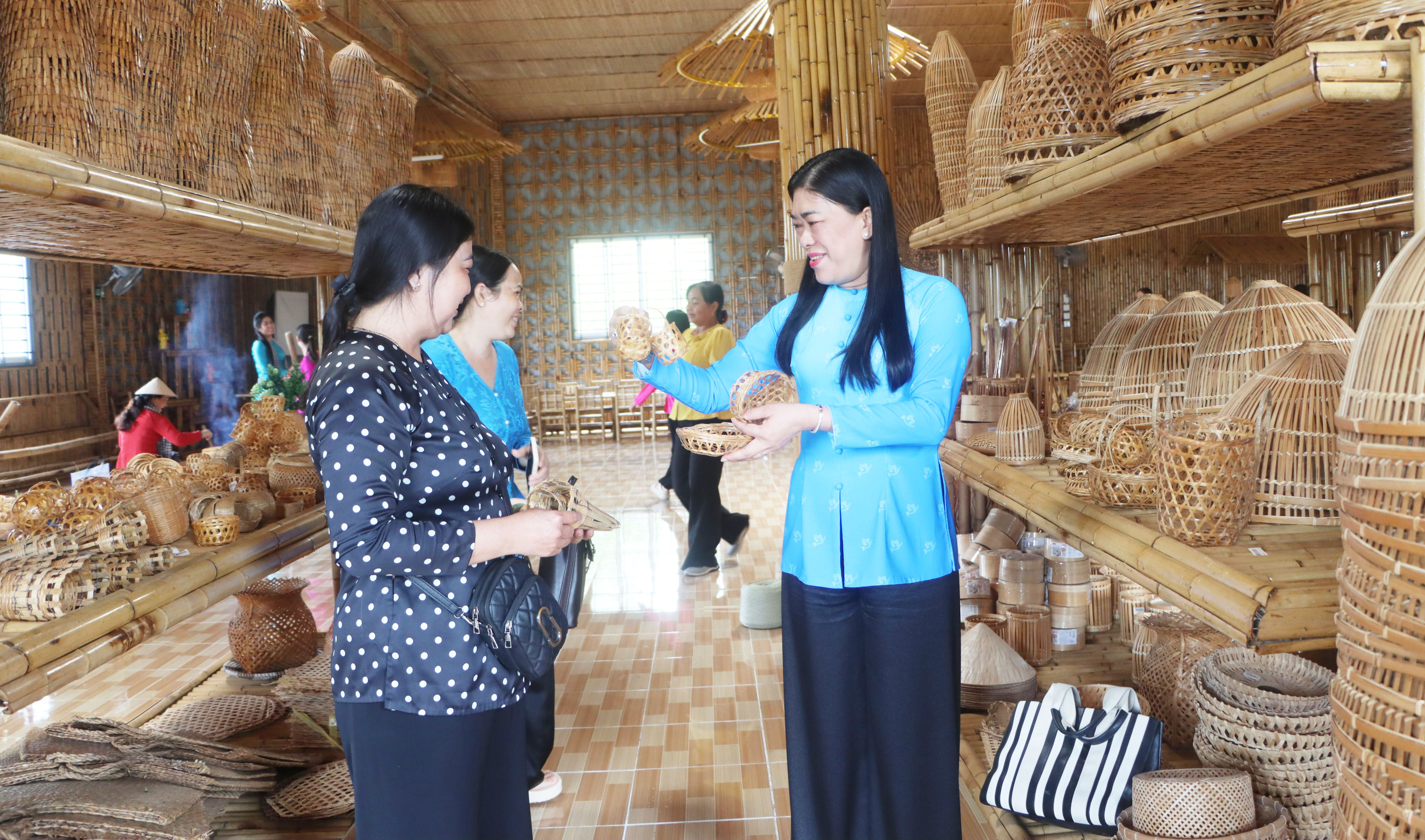 ការប្តេជ្ញាចិត្តរបស់ស្ត្រីខ្មែរក្នុងការរក្សាភូមិរបរប្រពៃណីរបស់ជនជាតិ
