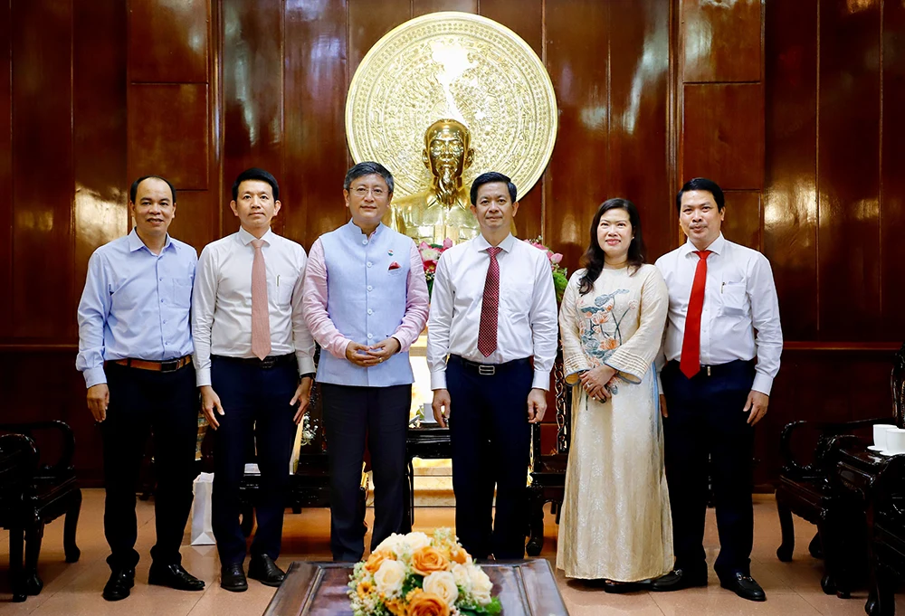 ទីក្រុងកឹងធើជំរុញកិច្ចការបរទេស និងសមារហរណកម្មអន្តរជាតិ