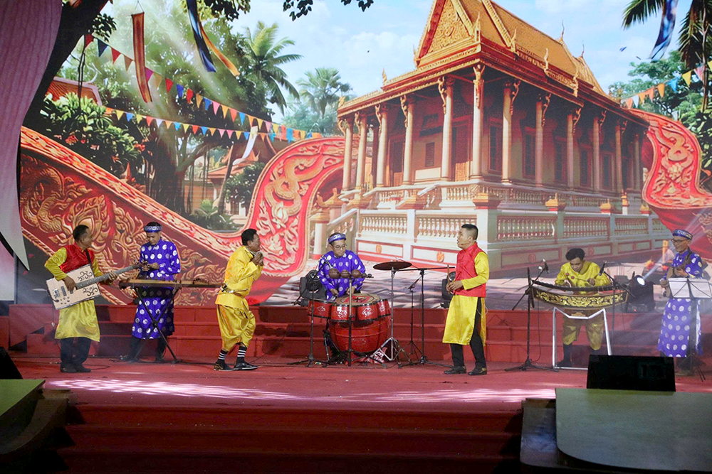 Chương trình thi diễn của TP Cần Thơ đoạt Huy chương Vàng tại Hội diễn Đàn, Hát dân ca 3 miền