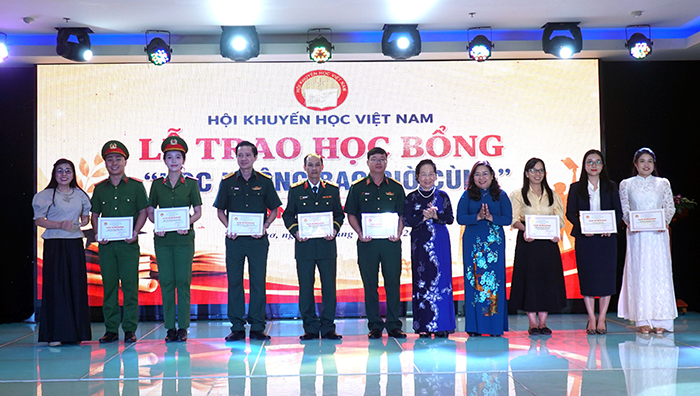 ផ្តល់អាហារូបករណ៍ ៣១០ ចំណែក "ការរៀនសូត្រគ្មានទីបញ្ចប់"