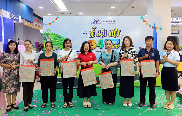 Co.opmart khởi động "Lễ hội Việt - 34 sắc màu tự hào"