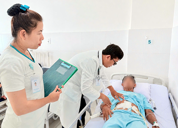 Cứu sống bệnh nhân vỡ ruột non sau va chạm với xe ba gác