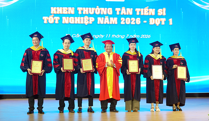 Trường Đại học Tây Đô trao bằng tốt nghiệp tiến sĩ khóa đầu tiên