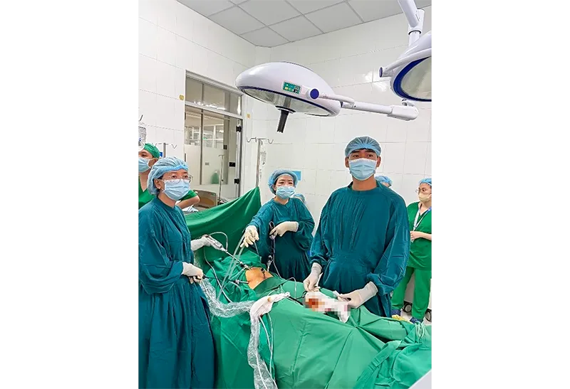 Cấp cứu kịp thời giúp bảo tồn buồng trứng cho người bệnh 17 tuổi bị xoắn u nang buồng trứng