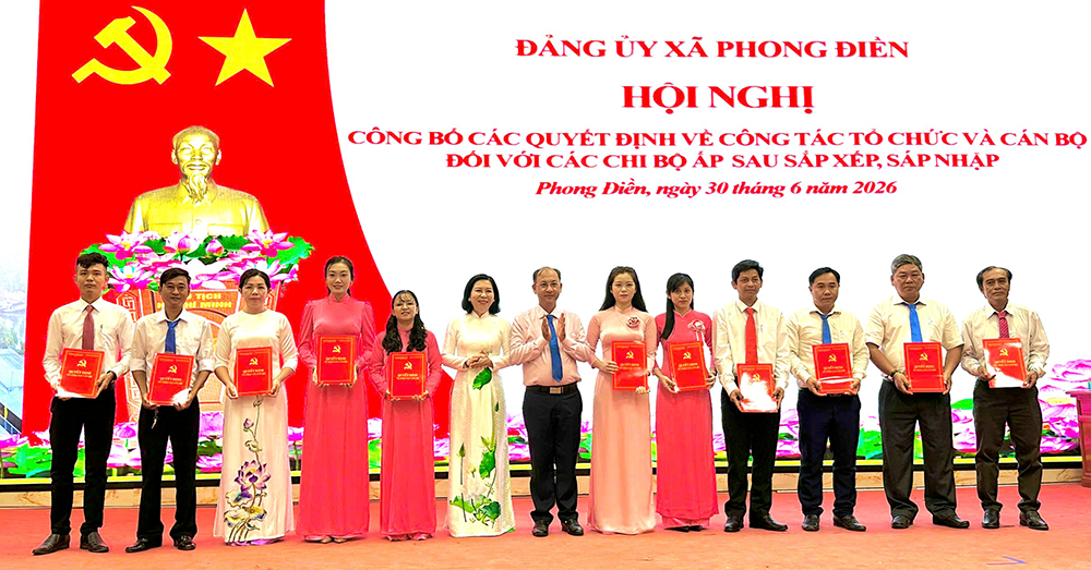 Đảng ủy xã Phong Điền lãnh đạo thực hiện tốt việc sắp xếp các ấp