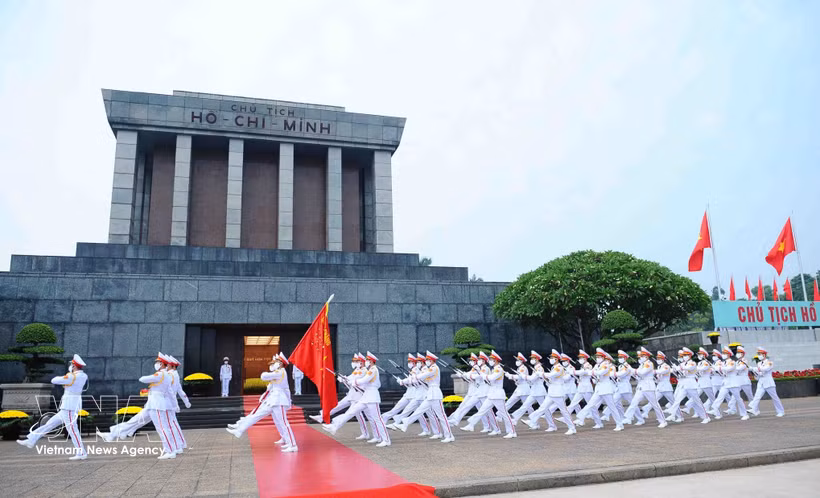 Over one million visitors visit President Ho Chi Minh Mausoleum in H1