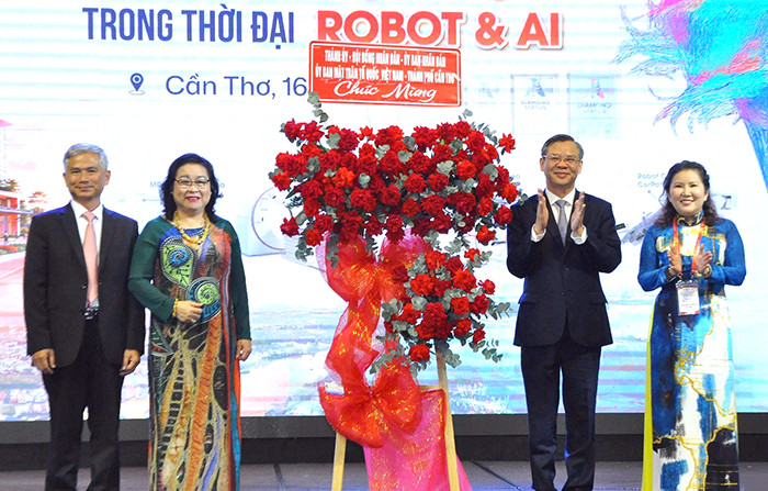Hội thảo quốc tế sử dụng robot và AI, kiểm soát toàn diện đột quỵ