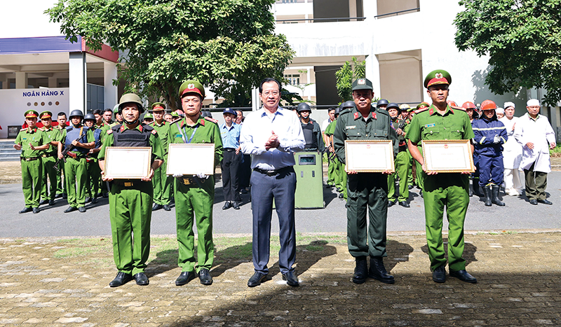 Lá chắn giữ bình yên