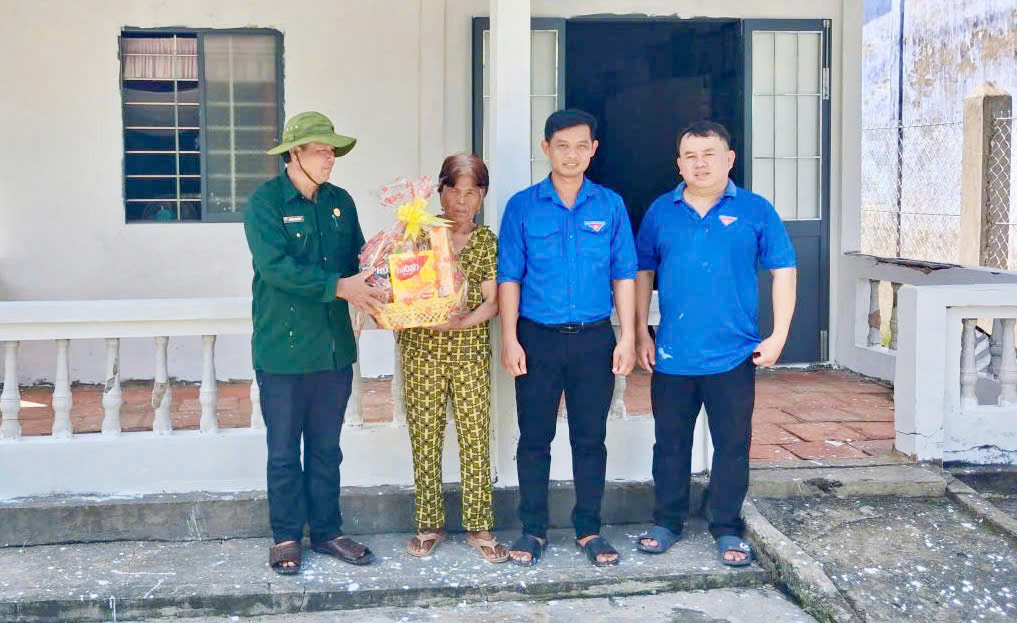 ឃុំលីវទូ ពង្រីក ប្រពៃណី "ផឹកទឹកនឹកប្រភព" តាមរយៈសកម្មភាពជាក់ស្តែងនានា