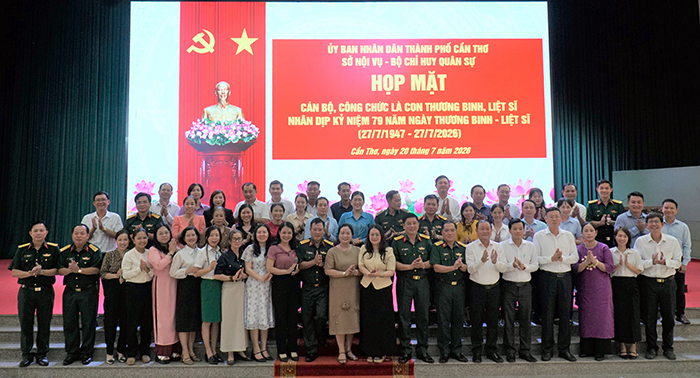 Họp mặt cán bộ, công chức nhân kỷ niệm 79 năm Ngày Thương binh - Liệt sĩ
