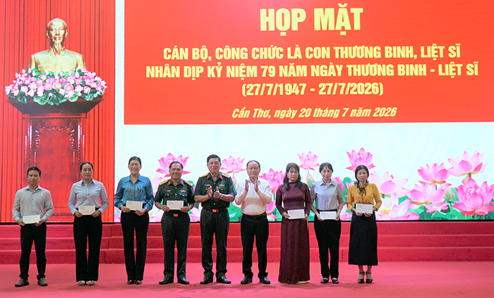 Họp mặt cán bộ, công chức nhân kỷ niệm 79 năm Ngày Thương binh - Liệt sĩ