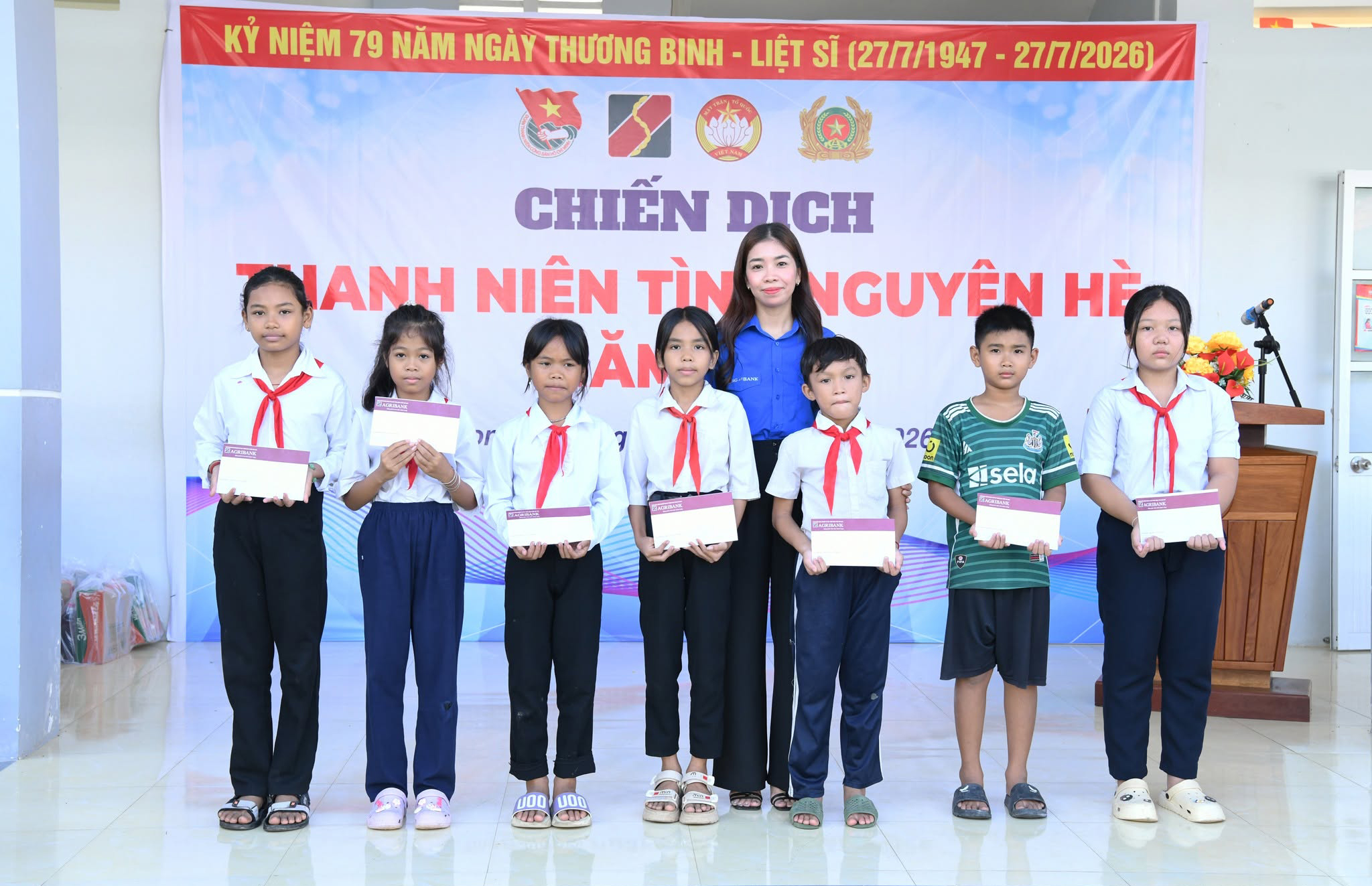 ឡុងភូសម្ពោធស្ពានយុវជន កសាងសំណង់ "បំភ្លឺផ្លូវជនបទ ផ្លូវទង់ជាតិ"