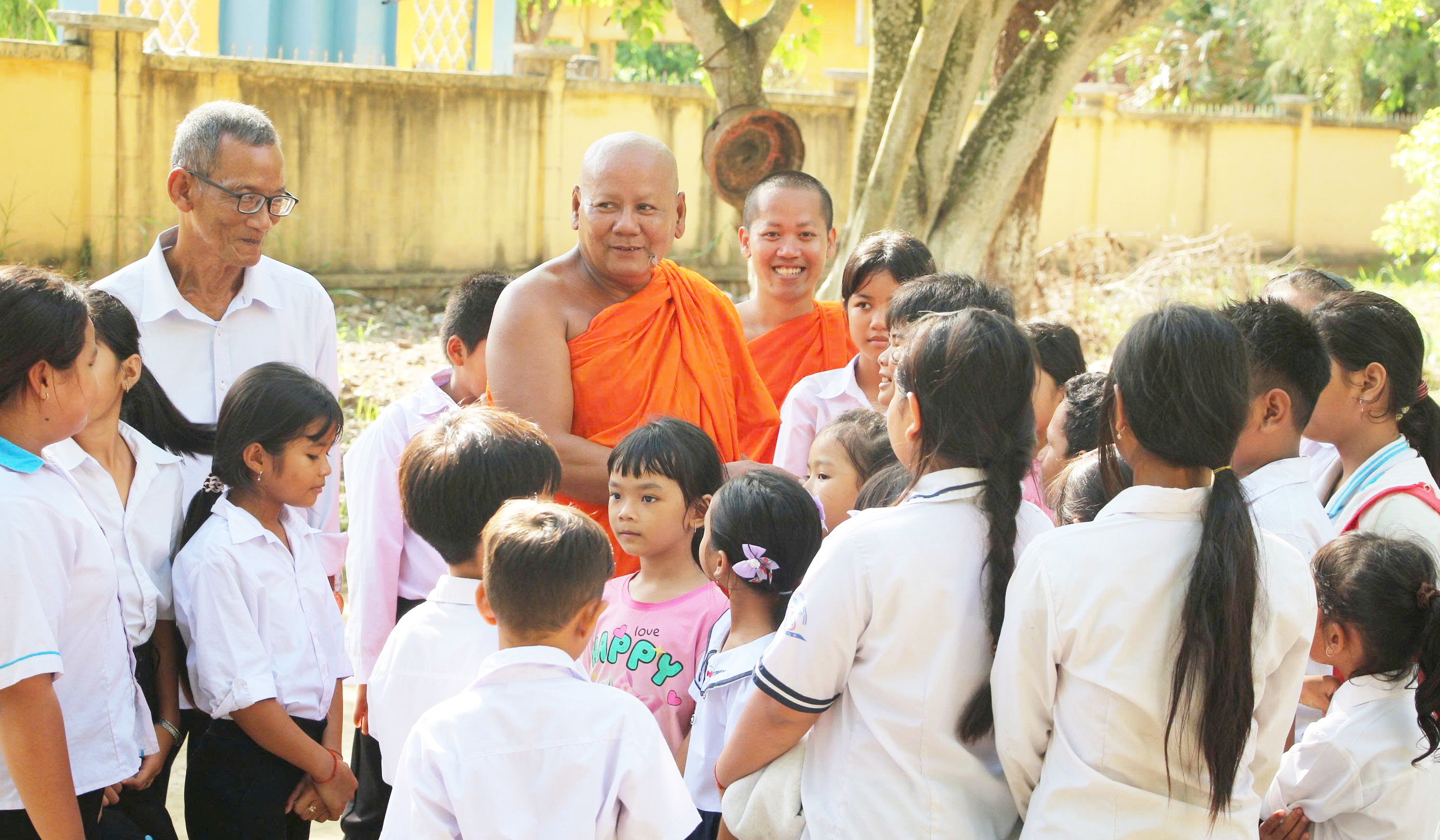 ព្រះតេជព្រះគុណគឹមធឿង គំរូល្អនៅតំបន់ឆ្នេរសមុទ្រឃុំឡាយហ្វា
