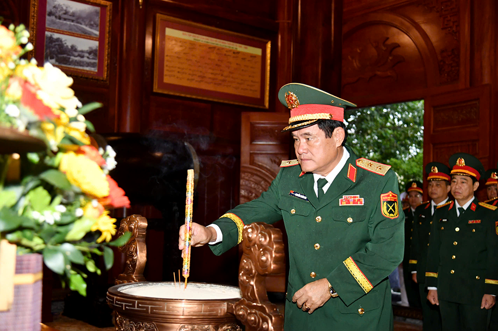 Quân khu 9 và Bộ Chỉ huy Quân sự thành phố tổ chức nhiều hoạt động kỷ niệm 79 năm Ngày Thương binh - Liệt sĩ
