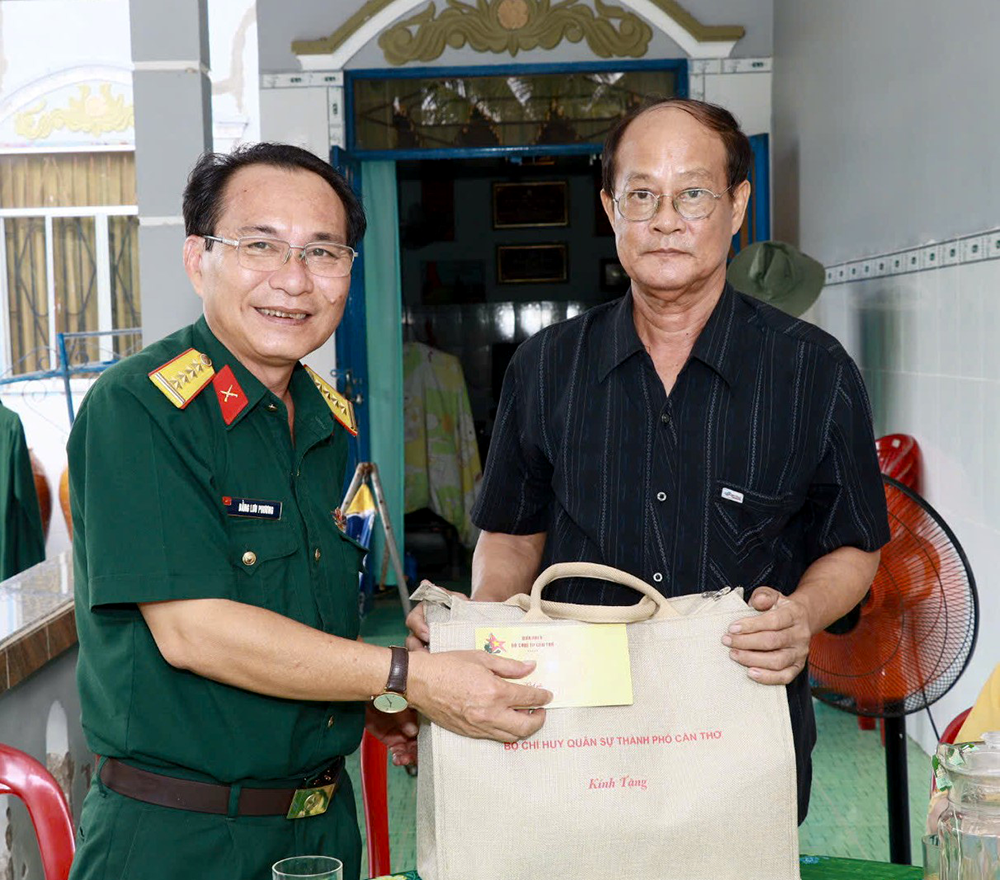 Quân khu 9 và Bộ Chỉ huy Quân sự thành phố tổ chức nhiều hoạt động kỷ niệm 79 năm Ngày Thương binh - Liệt sĩ