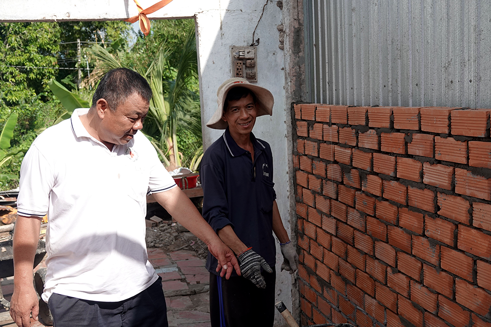 Những lão nông lo chuyện an cư cho người khó khăn