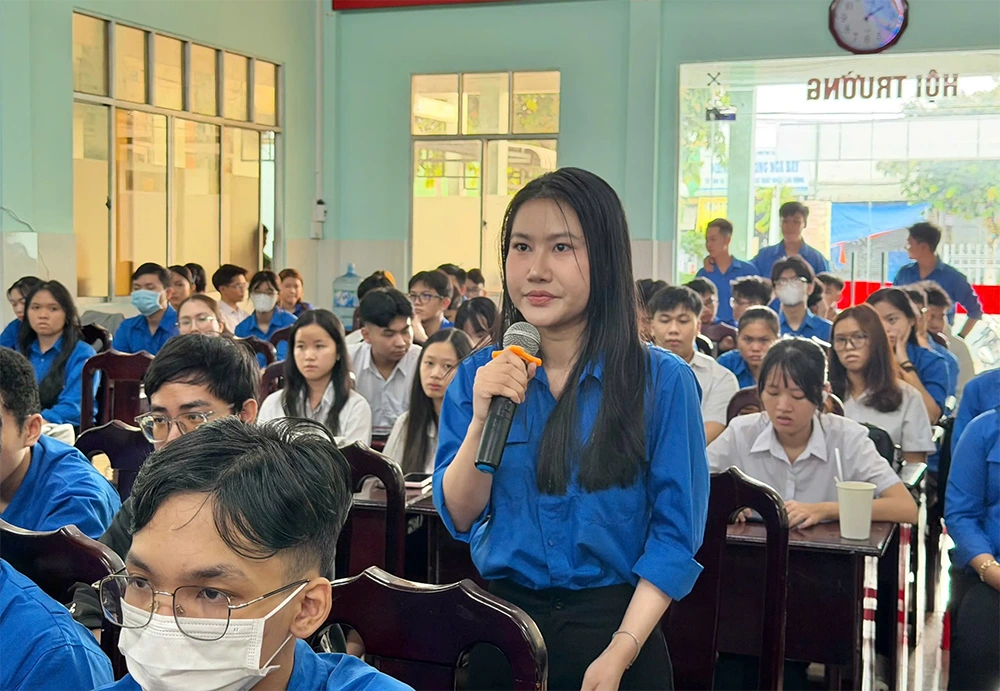 Phường Ngã Bảy đối thoại với thanh niên về chuyển đổi số và phát triển địa phương
