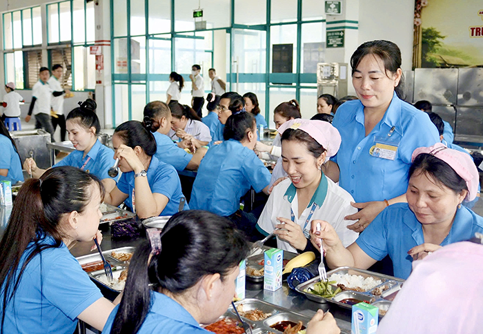 Quan tâm chăm lo đời sống đoàn viên, người lao động