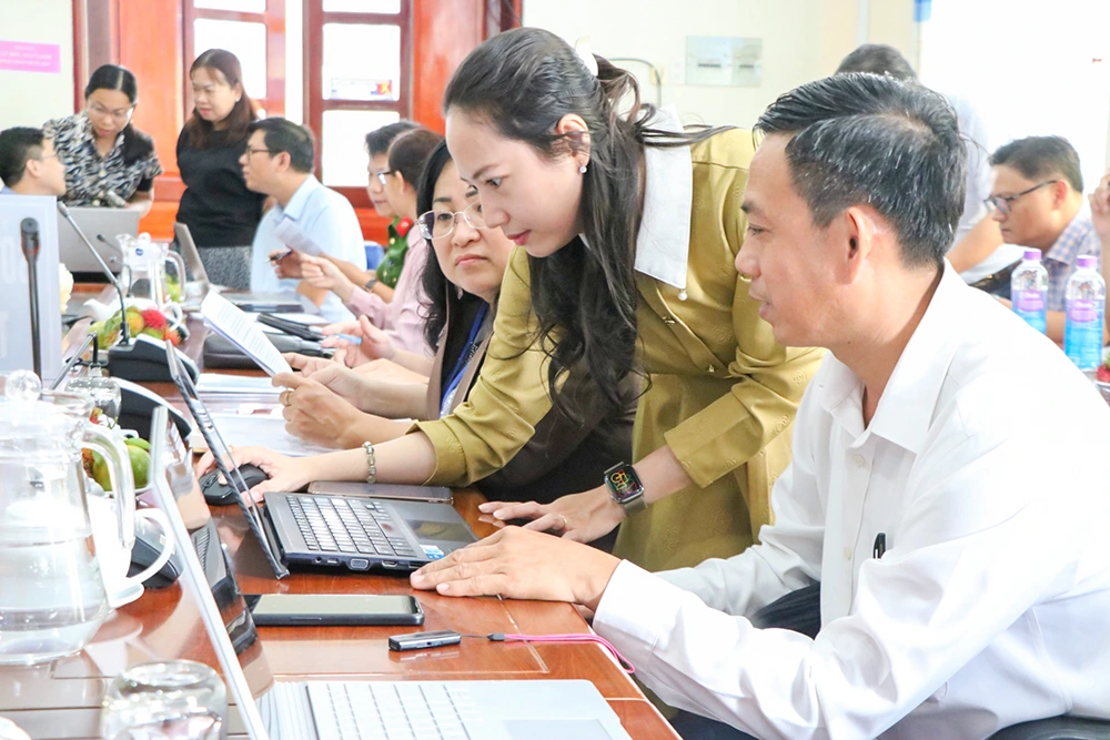 Kiểm tra công tác cải cách hành chính, công tác dân vận chính quyền tại Sở Giáo dục và Đào tạo, Sở Công Thương