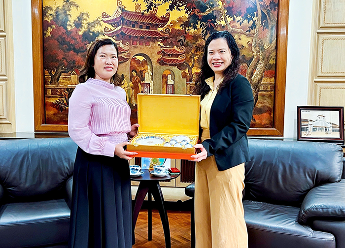 Đoàn công tác TP Cần Thơ làm việc với Đại sứ quán Việt Nam tại Thái Lan