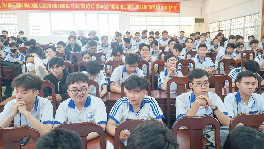 Trường Đại học Kỹ thuật - Công nghệ Cần Thơ thông báo cảnh giác lừa đảo khi nhập học, thanh toán phí