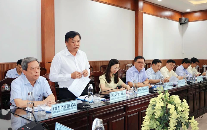 Đẩy nhanh sắp xếp trường học, kiện toàn trạm y tế