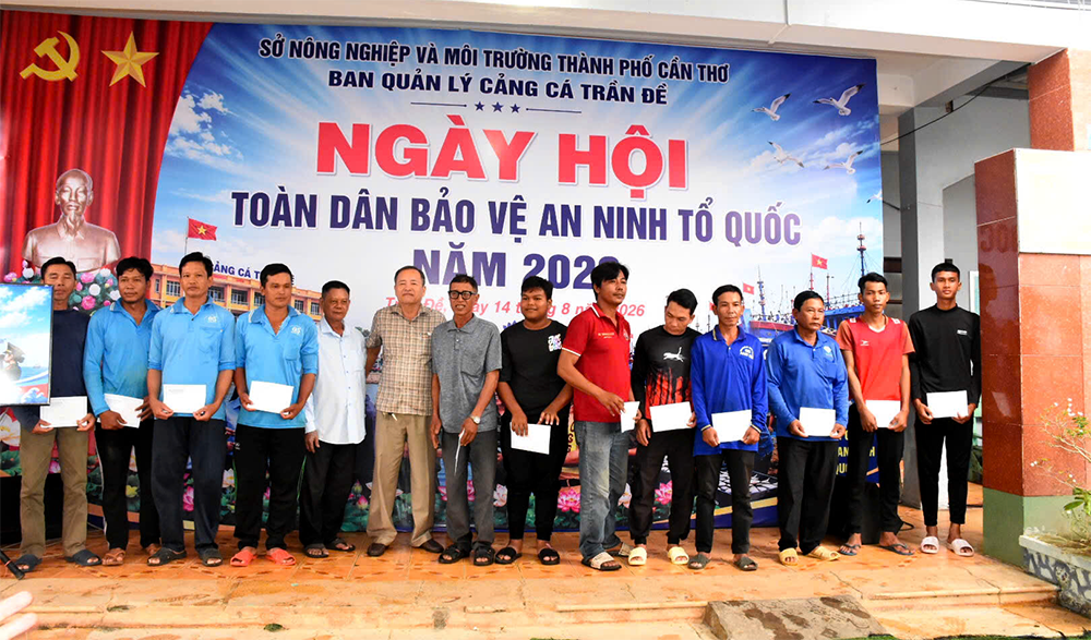 Ban Quản lý Cảng cá Trần Đề tổ chức “Ngày hội toàn dân bảo vệ an ninh Tổ quốc”