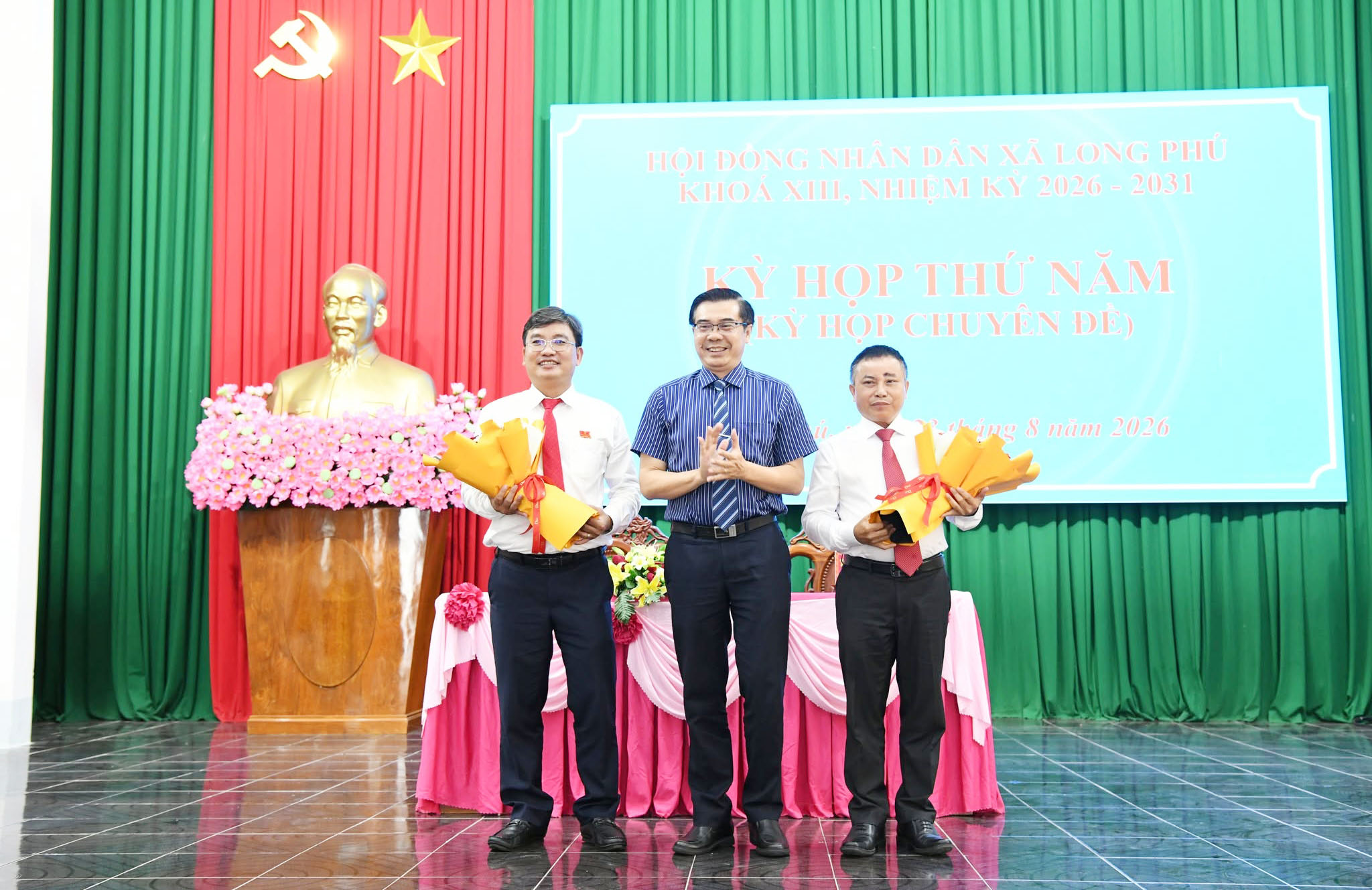 សមមិត្ត យឿងថាញត្វ អនុលេខាប្រចាំការនៃគណៈកម្មាធិការបក្សឃុំឡុងភូ បានបោះឆ្នោតជ្រើសតាំងឱ្យកាន់តំណែងប្រធានក្រុមប្រឹក្សាប្រជាជនឃុំ