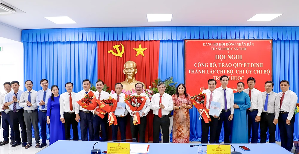 Đảng bộ HĐND TP Cần Thơ công bố quyết định thành lập 4 chi bộ trực thuộc