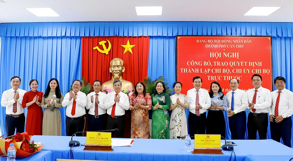 Đảng bộ HĐND TP Cần Thơ công bố quyết định thành lập 4 chi bộ trực thuộc