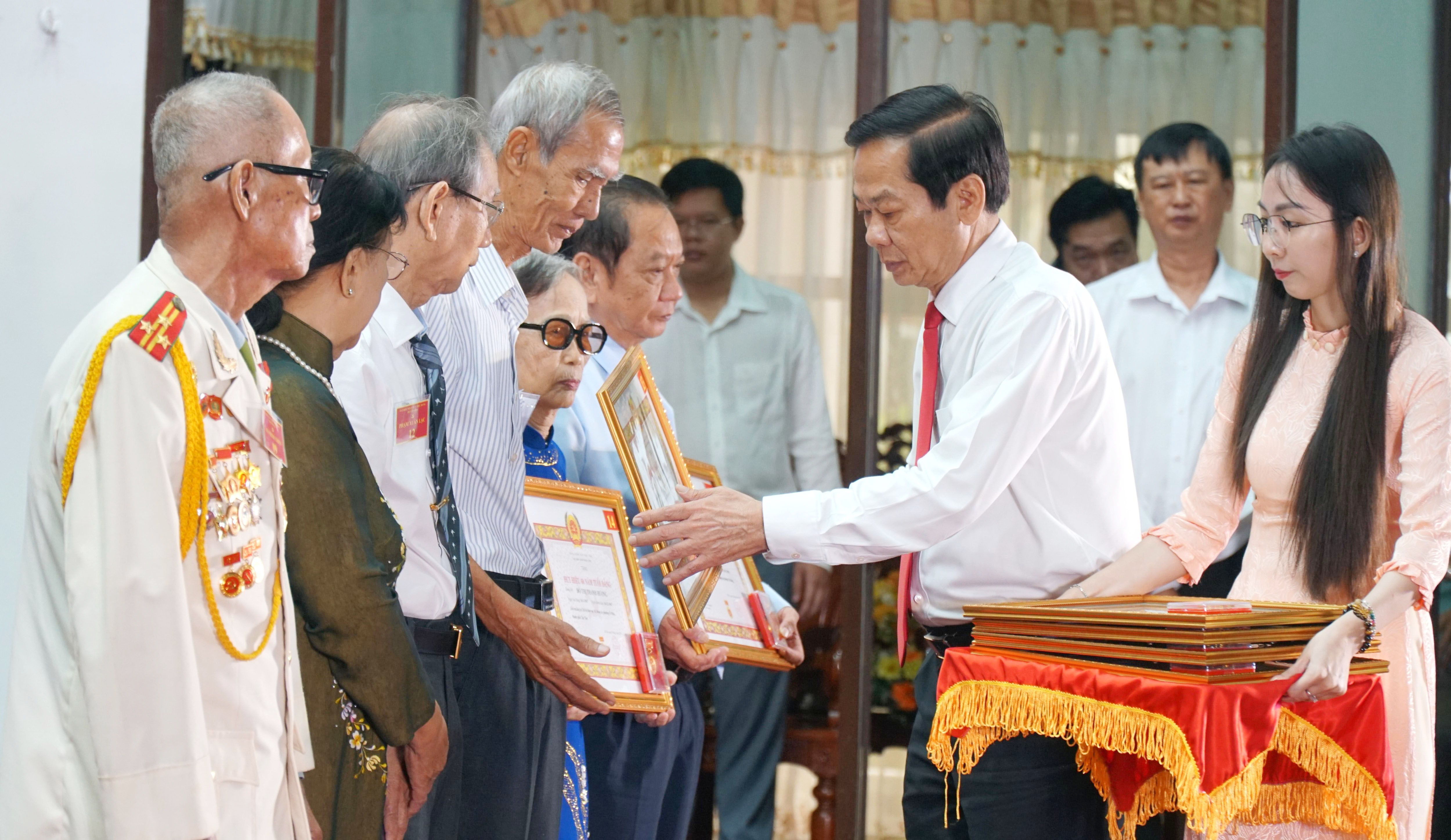 ទីក្រុងកឹងធើ ប្រារព្ធពិធីជួបជុំខួបអនុស្សាវរីយ៍ ៨១ឆ្នាំ បដិវត្តន៍ខែសីហាទទួលបានជោគជ័យ និងទិវាបុណ្យជាតិ ២ កញ្ញា